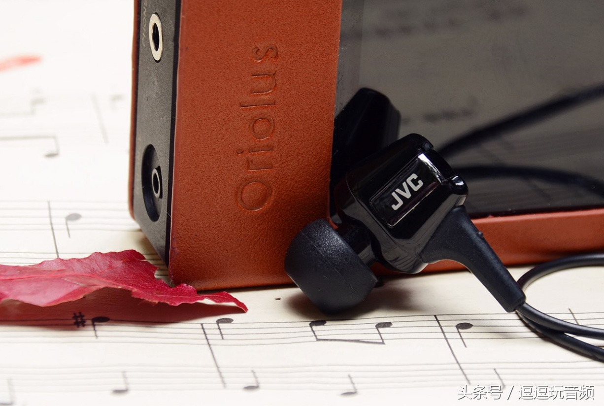 一款兼具颜值和黑科技的双动圈耳塞:JVCFXT100