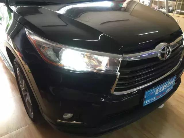 惠州新光源灯光升级,汉兰达原车灯发黄昏暗升级NHK德国版海五双光透镜!