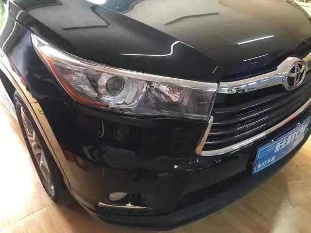 惠州新光源灯光升级,汉兰达原车灯发黄昏暗升级NHK德国版海五双光透镜!