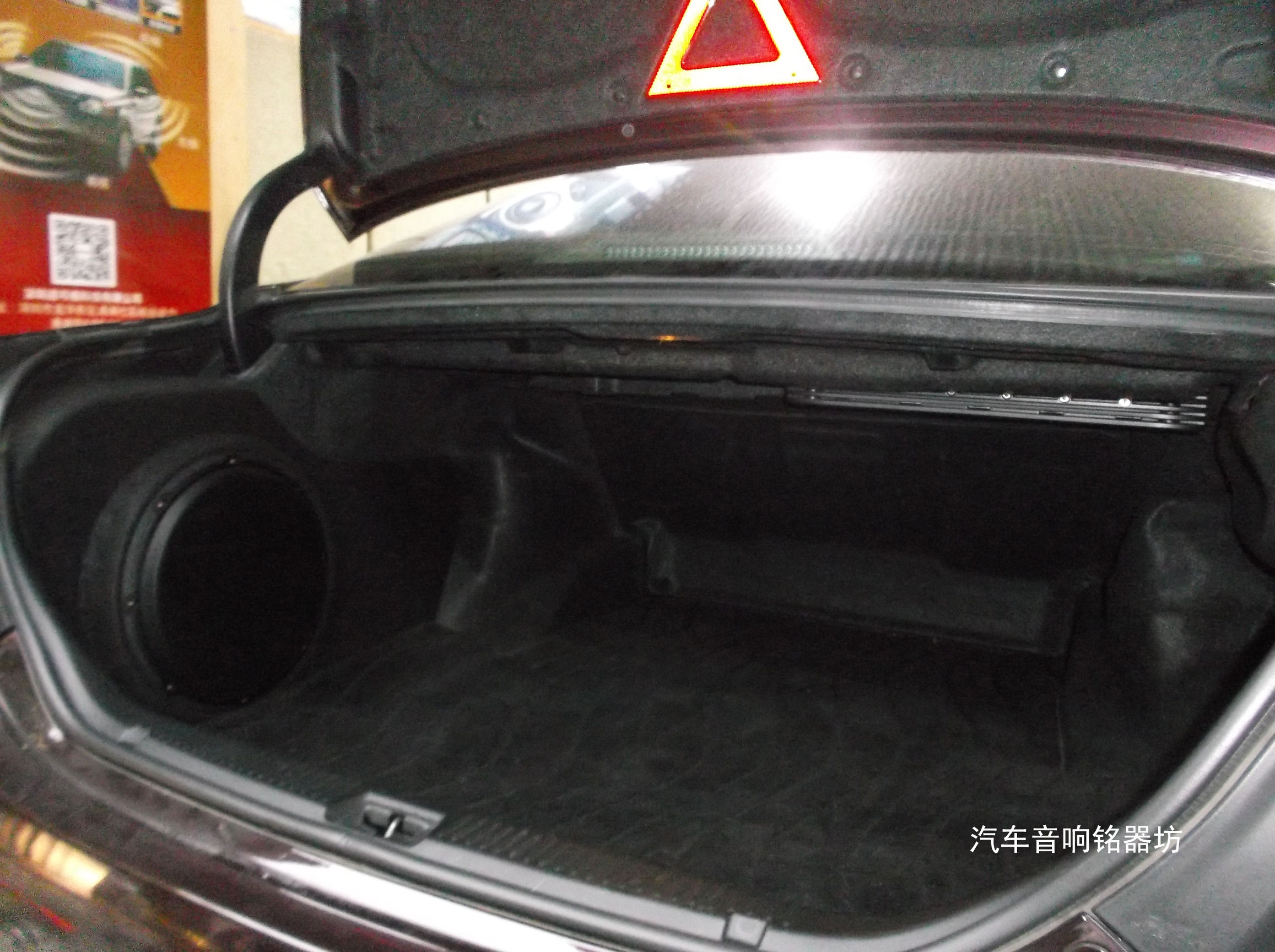 丰田皇冠升级丹拿342三分频喇叭与丹拿A6004汽车功放！宝安非常城市