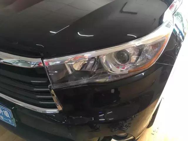 惠州新光源灯光升级,汉兰达原车灯发黄昏暗升级NHK德国版海五双光透镜!