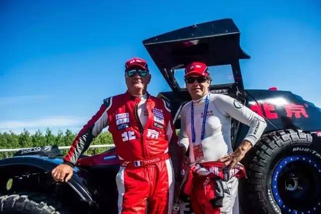 环塔初体验——领航员紧张到看错路,51岁菜鸟车手仅准备一月就参赛