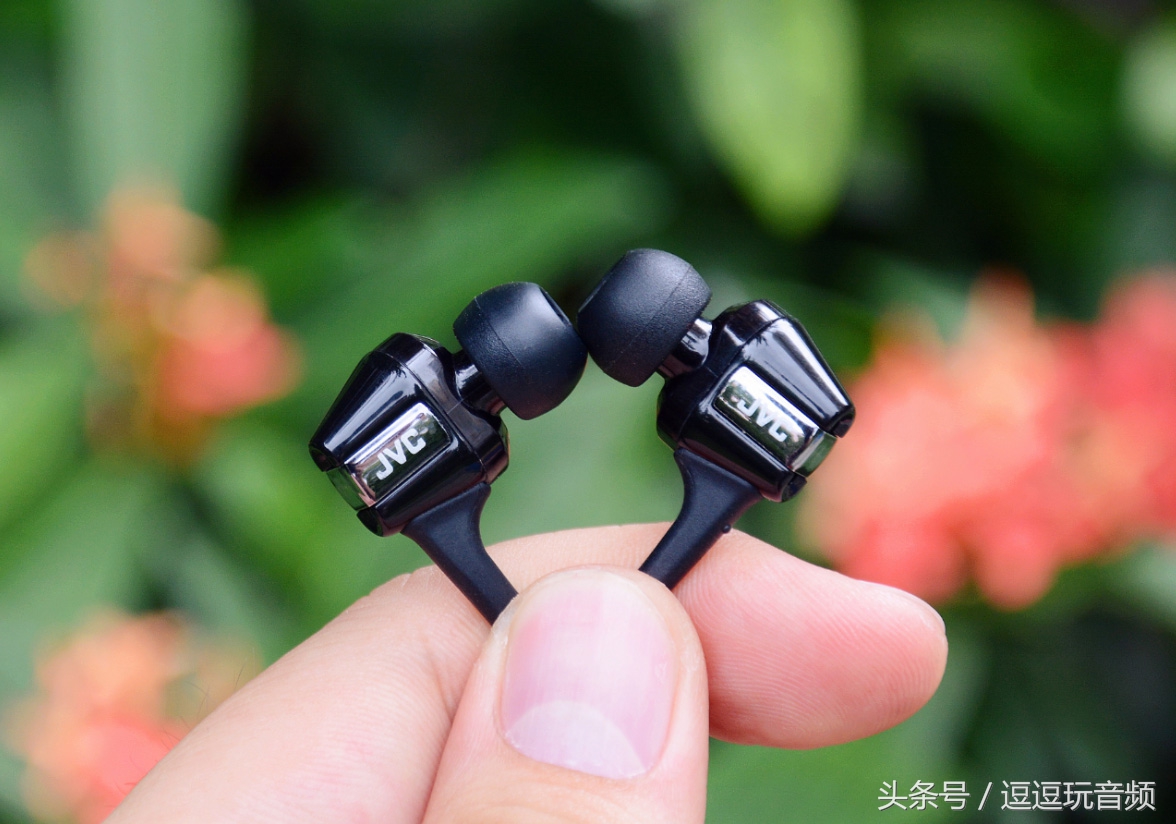 一款兼具颜值和黑科技的双动圈耳塞:JVCFXT100