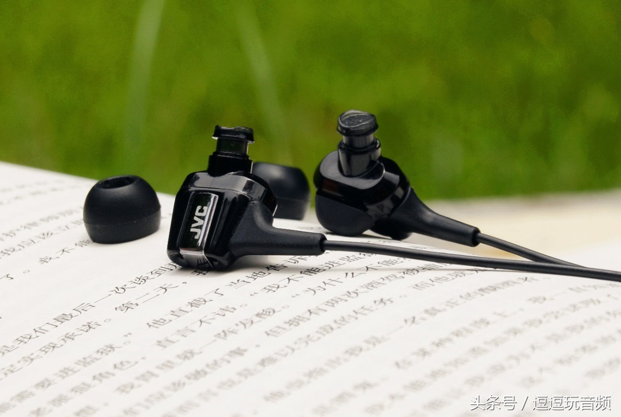 一款兼具颜值和黑科技的双动圈耳塞:JVCFXT100