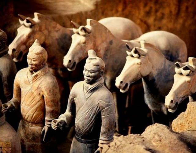 兵马俑2个诡异的细节,秦朝秦始皇陵兵马俑有何诡异之处
