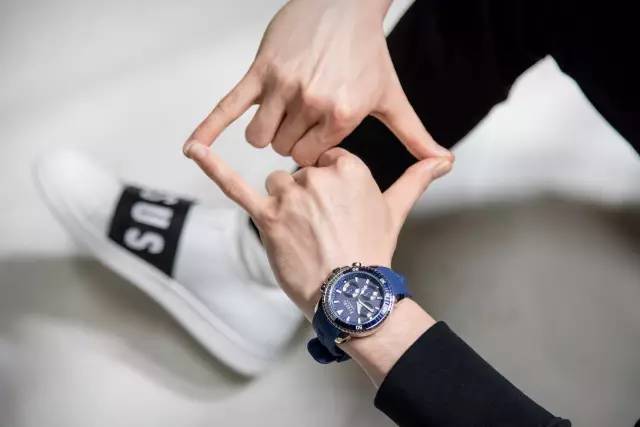 范思哲versacegeo自动腕表,范思哲versace机械金色手表