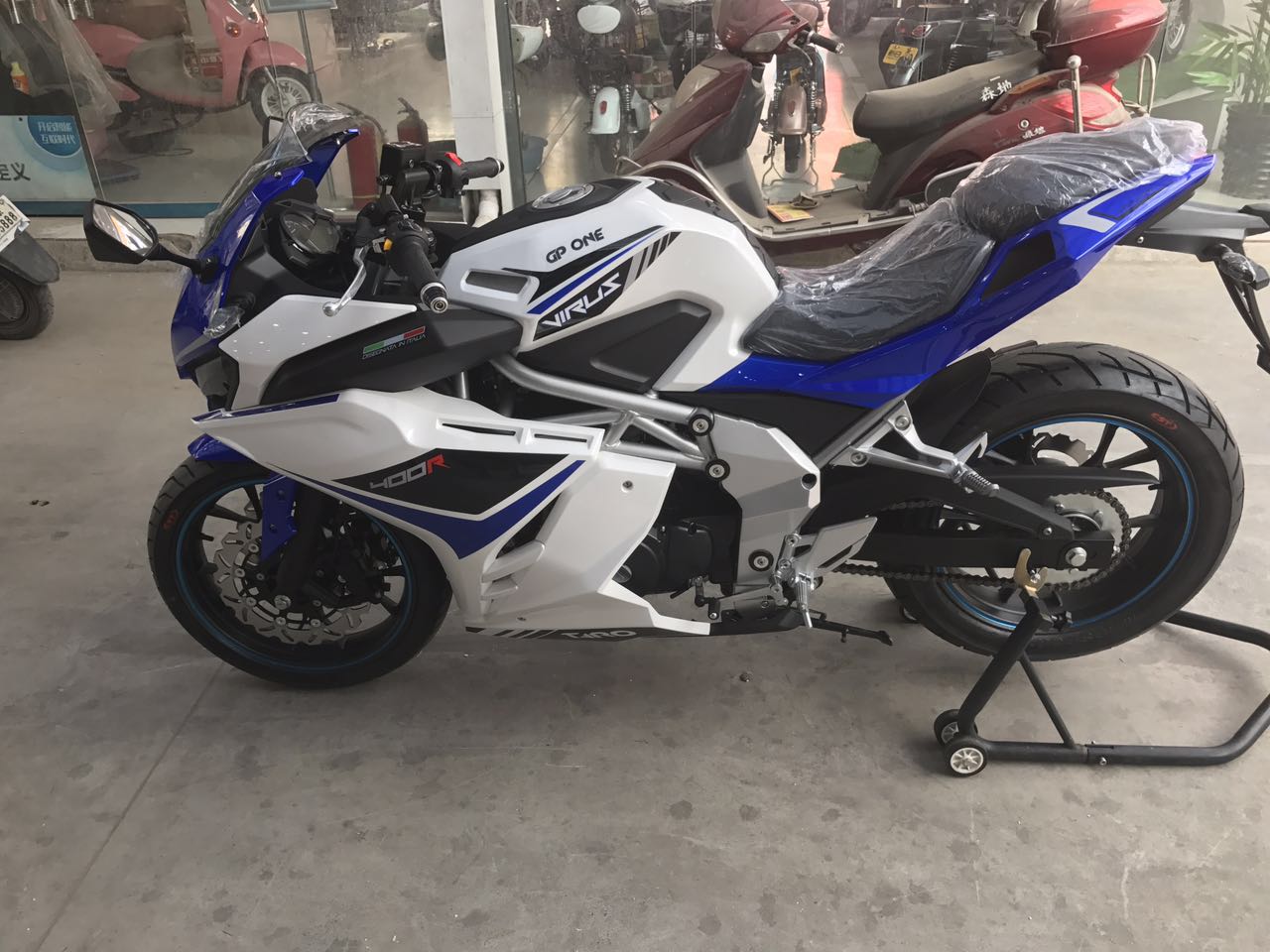 又一匹黑马创台携GP-ONE跑车亮相成都！