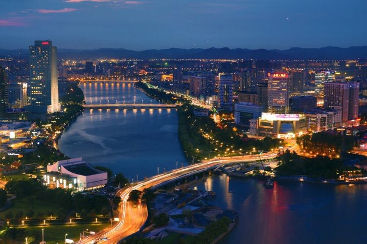 宁波是我国东南沿海城市,宁波属于东南西北