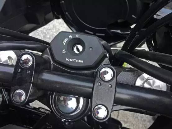 最新豪爵铃木dl250评测视频,18年的豪爵铃木dl250值得买吗