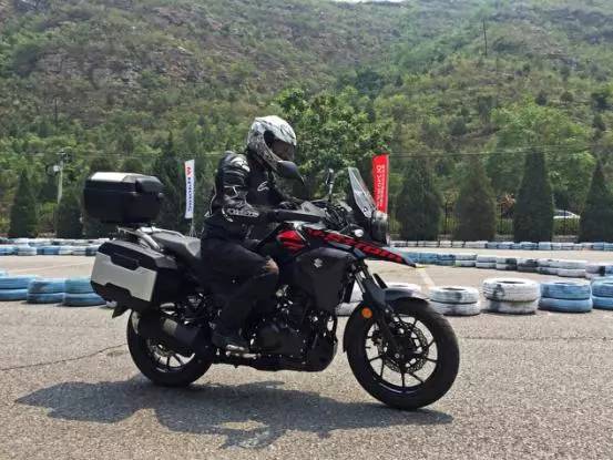 最新豪爵铃木dl250评测视频,18年的豪爵铃木dl250值得买吗