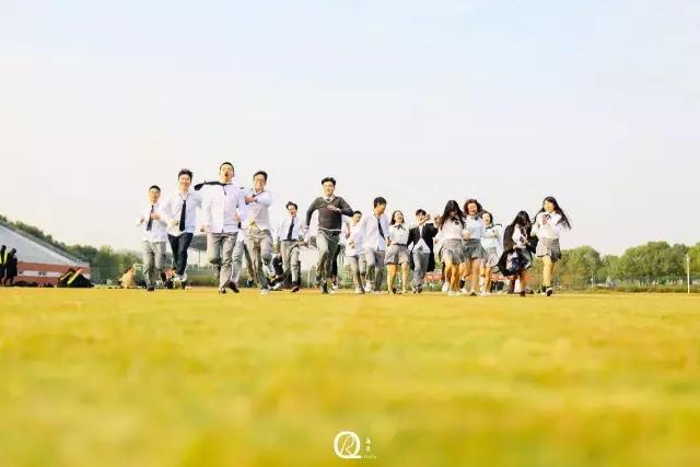 愈拍愈新奇，武商院16种“脑洞大开”毕业照，玩过一回算你牛！