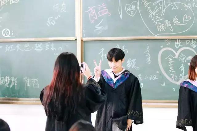 愈拍愈新奇，武商院16种“脑洞大开”毕业照，玩过一回算你牛！