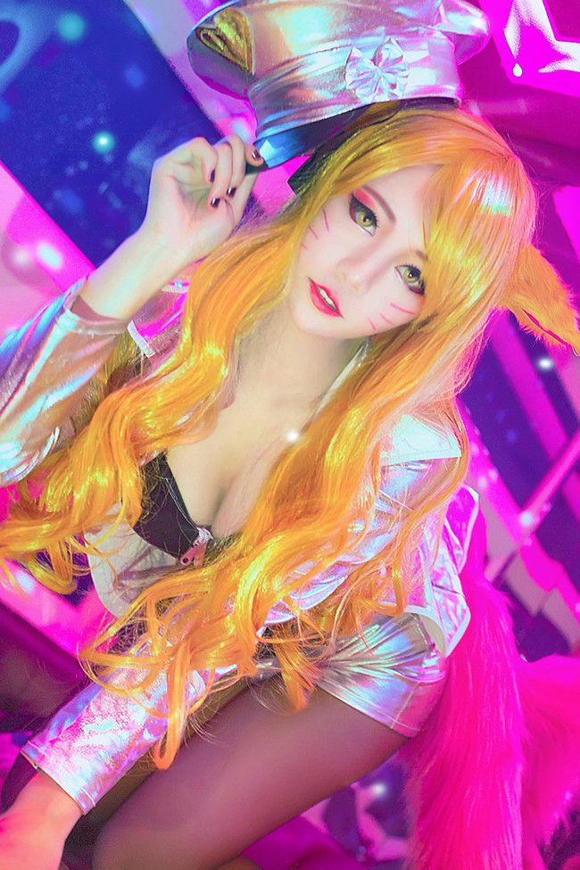 英雄联盟魔女阿狸cos正片,阿狸偶像歌手高山杜鹃至臻