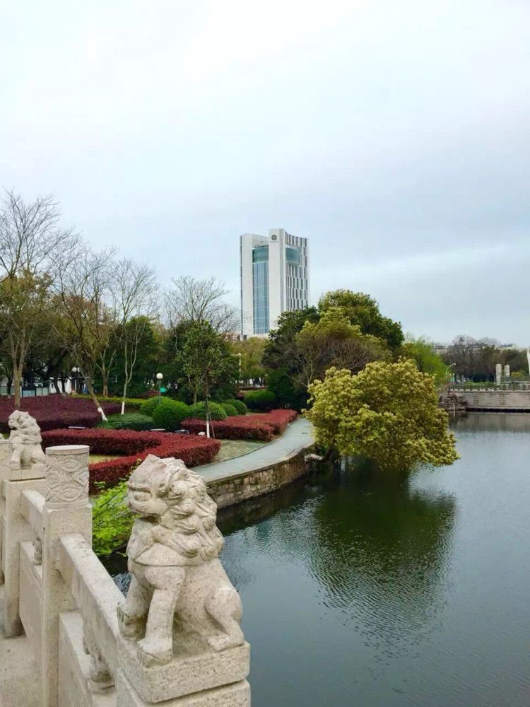 宁波是我国东南沿海城市,宁波属于东南西北