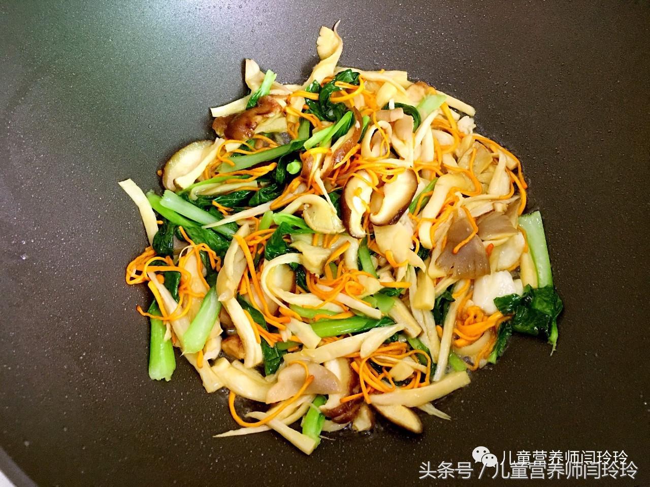 儿童感冒、咳嗽生病期间促康复调理食谱：杂菇鸡毛菜，附感冒套餐