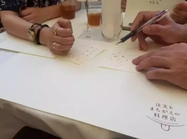 这家餐厅总上错菜却意外走红,这家餐厅经常上错菜却无人投诉