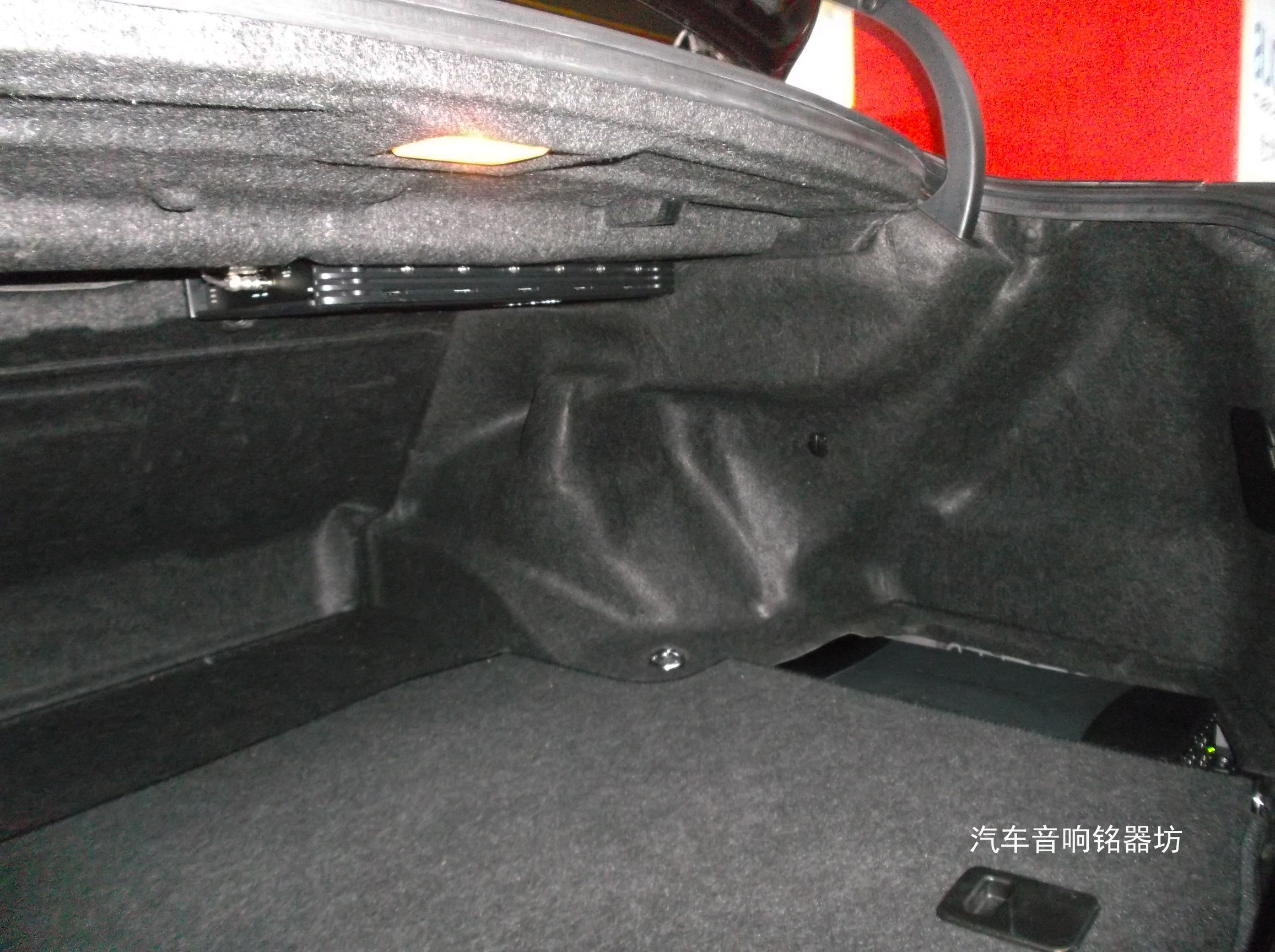 丰田皇冠升级丹拿342三分频喇叭与丹拿A6004汽车功放！宝安非常城市