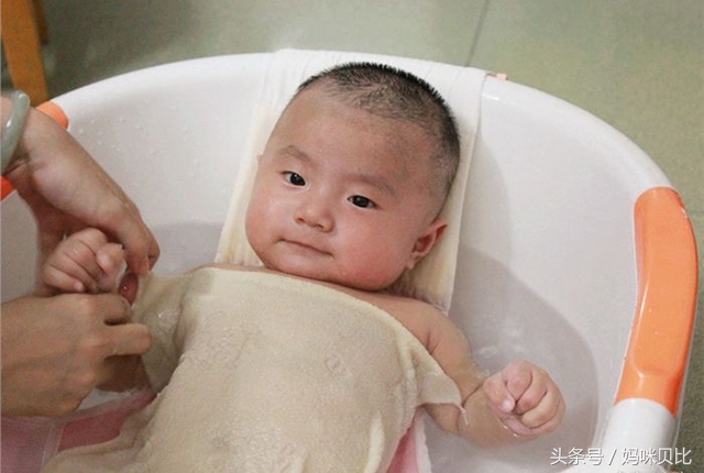 宝宝高烧39.5度一招降温,宝宝高烧39度怎么物理退烧