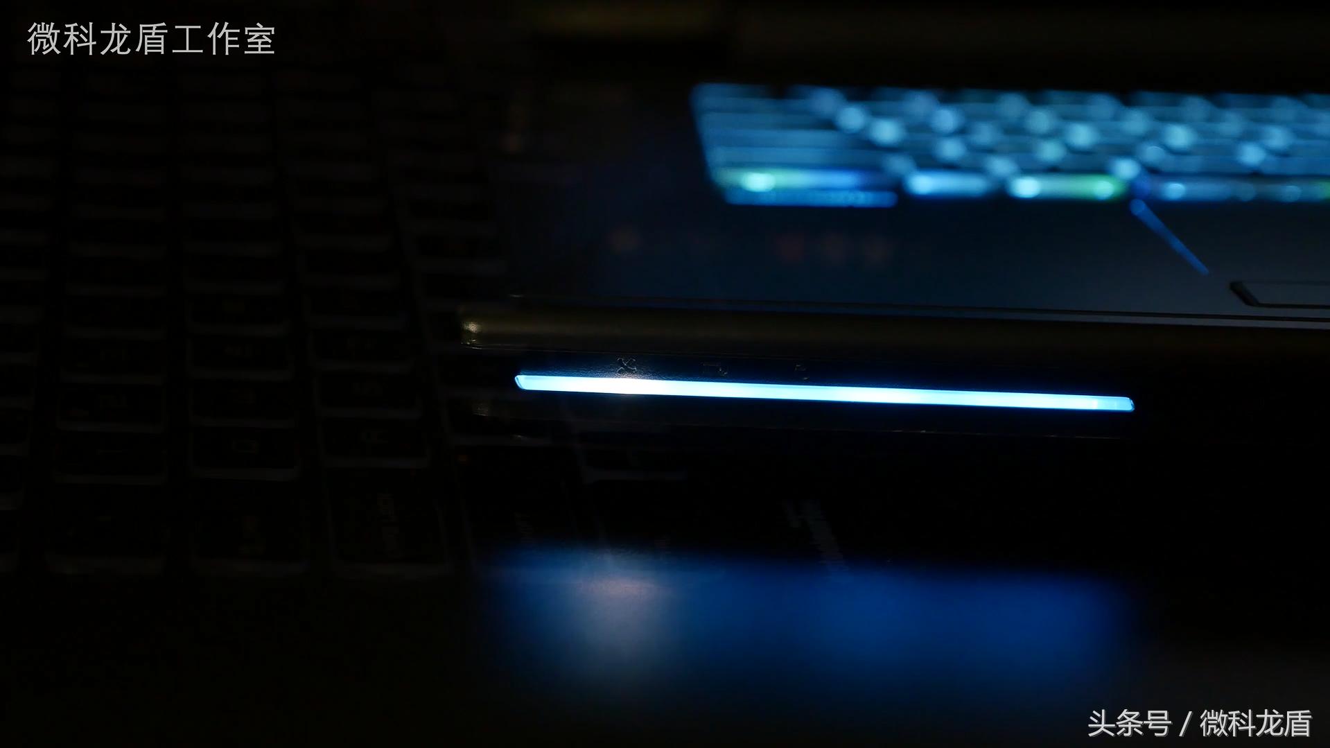 奥迪是车里面的灯厂，那么微星也在向游戏本的灯厂靠近，没错说的就是GT72VR而且还是灯大灯粗灯会闪