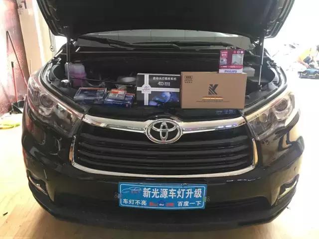 惠州新光源灯光升级,汉兰达原车灯发黄昏暗升级NHK德国版海五双光透镜!