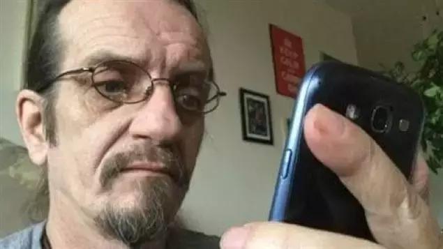 终于｜加拿大人从12月起将不用支付手机解锁费