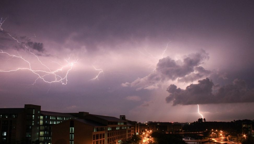 装逼注意安全,雷雨天在家如何降低被雷劈的风险