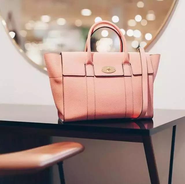 burberry经久不衰的单品,只有burberry才有英伦范