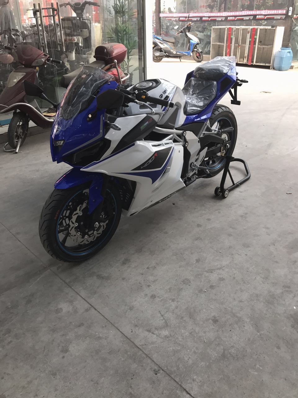 又一匹黑马创台携GP-ONE跑车亮相成都！