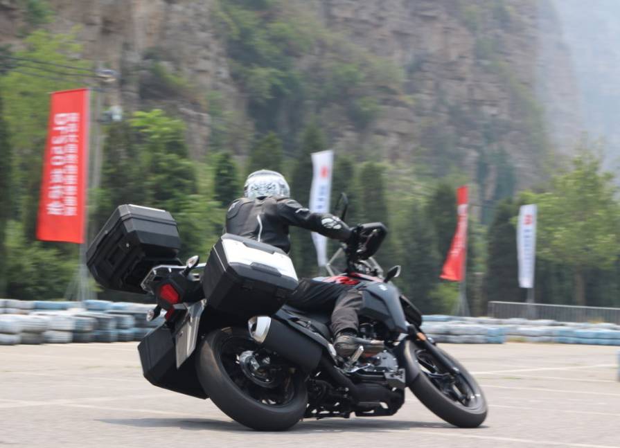 豪爵铃木dl250骑行爬山体验,豪爵铃木dl250摩旅西藏感觉怎么样