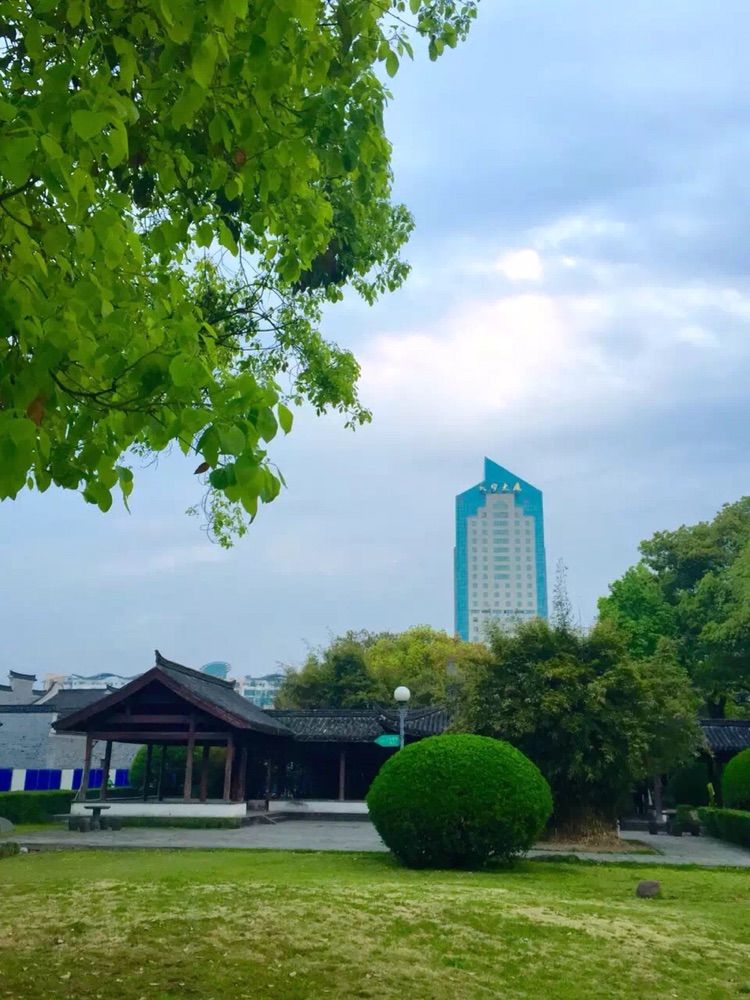 宁波是我国东南沿海城市,宁波属于东南西北