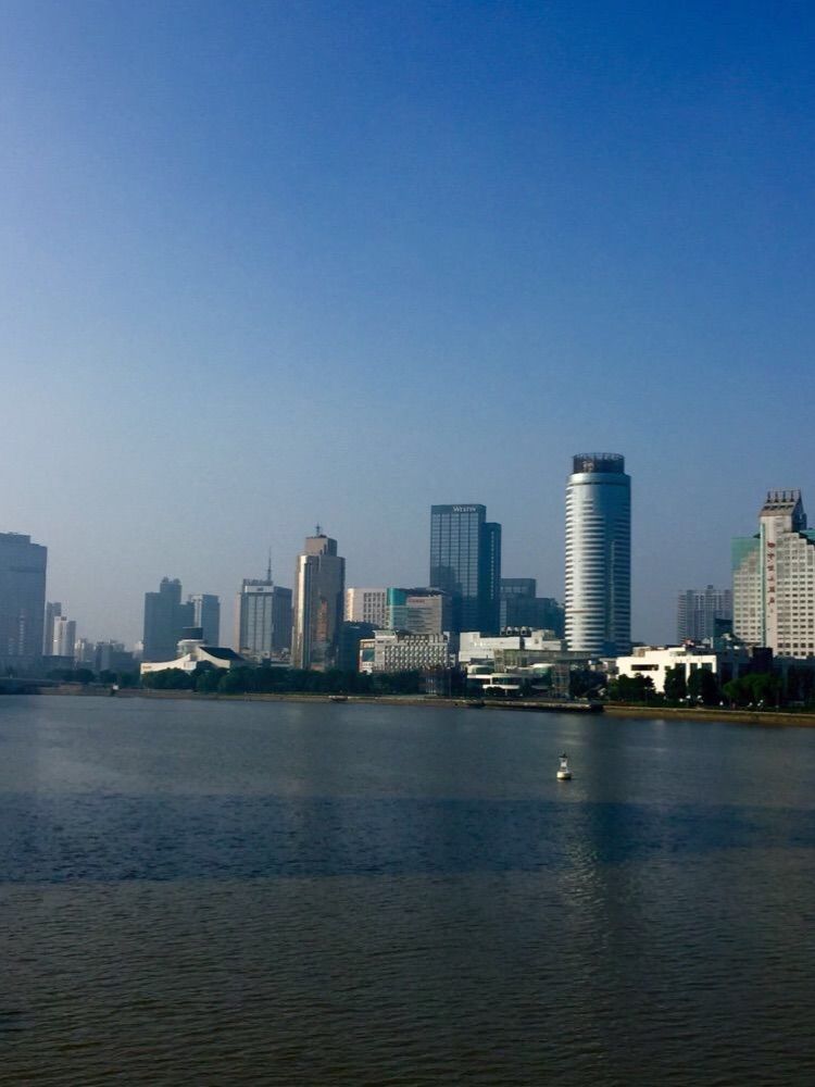 宁波是我国东南沿海城市,宁波属于东南西北