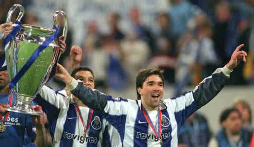 他在波尔图受崇拜、在巴萨受尊重，他成就了穆里尼奥、成全了小罗