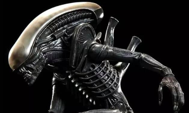 《异形：契约》：女生要开挂，男票先得挂……