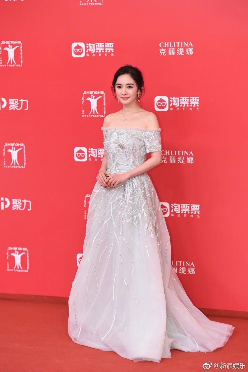 刘亦菲蓝色深v漏肩礼服 (刘亦菲银色露背礼服同款)