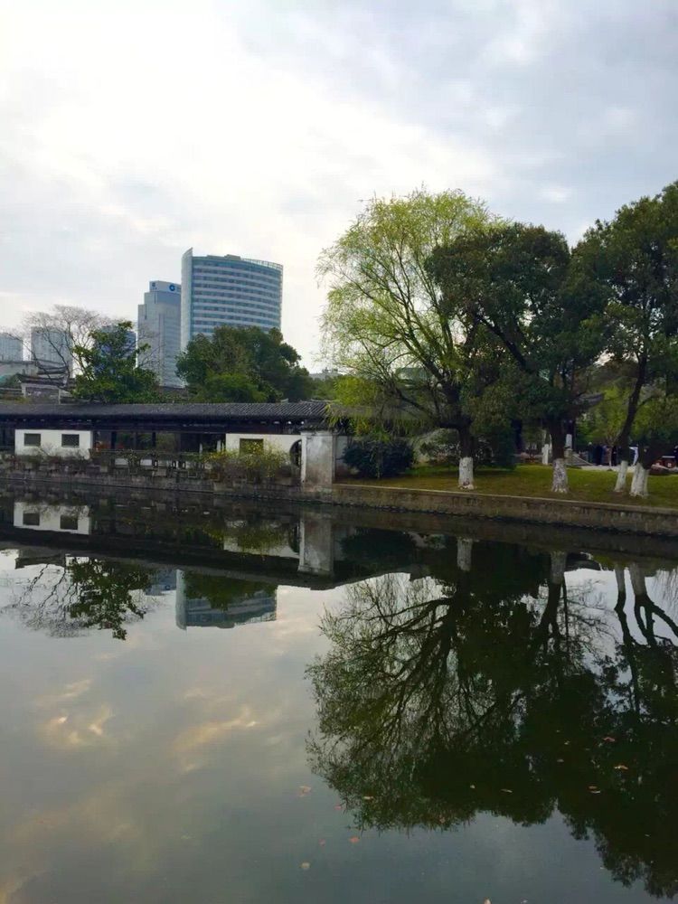 宁波是我国东南沿海城市,宁波属于东南西北