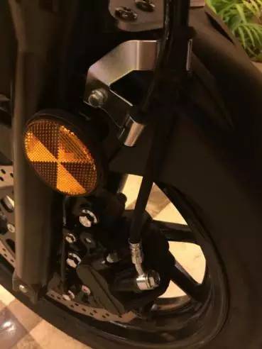 最新豪爵铃木dl250评测视频,18年的豪爵铃木dl250值得买吗