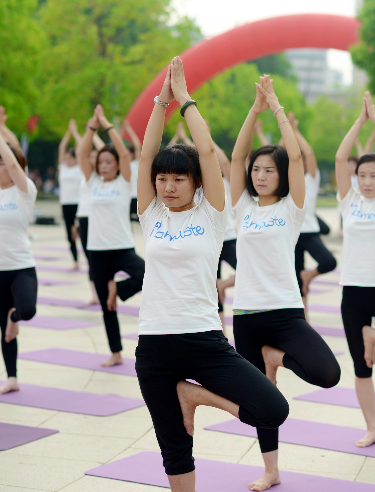京山市瑜伽馆,百人瑜伽活动现场
