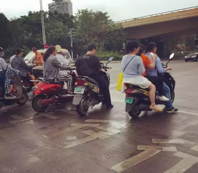 柳州，一座经常被电驴超车的城市！看完一把辛酸泪