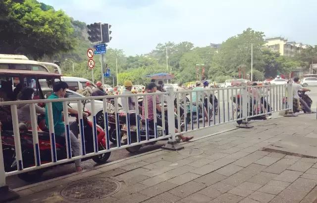 柳州，一座经常被电驴超车的城市！看完一把辛酸泪