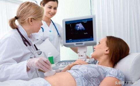 怀孕两个月身体一直流咖啡色东西，建档时医生说出一句话当场吓懵了