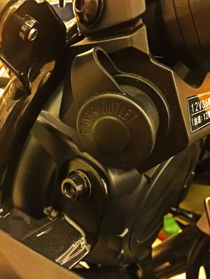 最新豪爵铃木dl250评测视频,18年的豪爵铃木dl250值得买吗