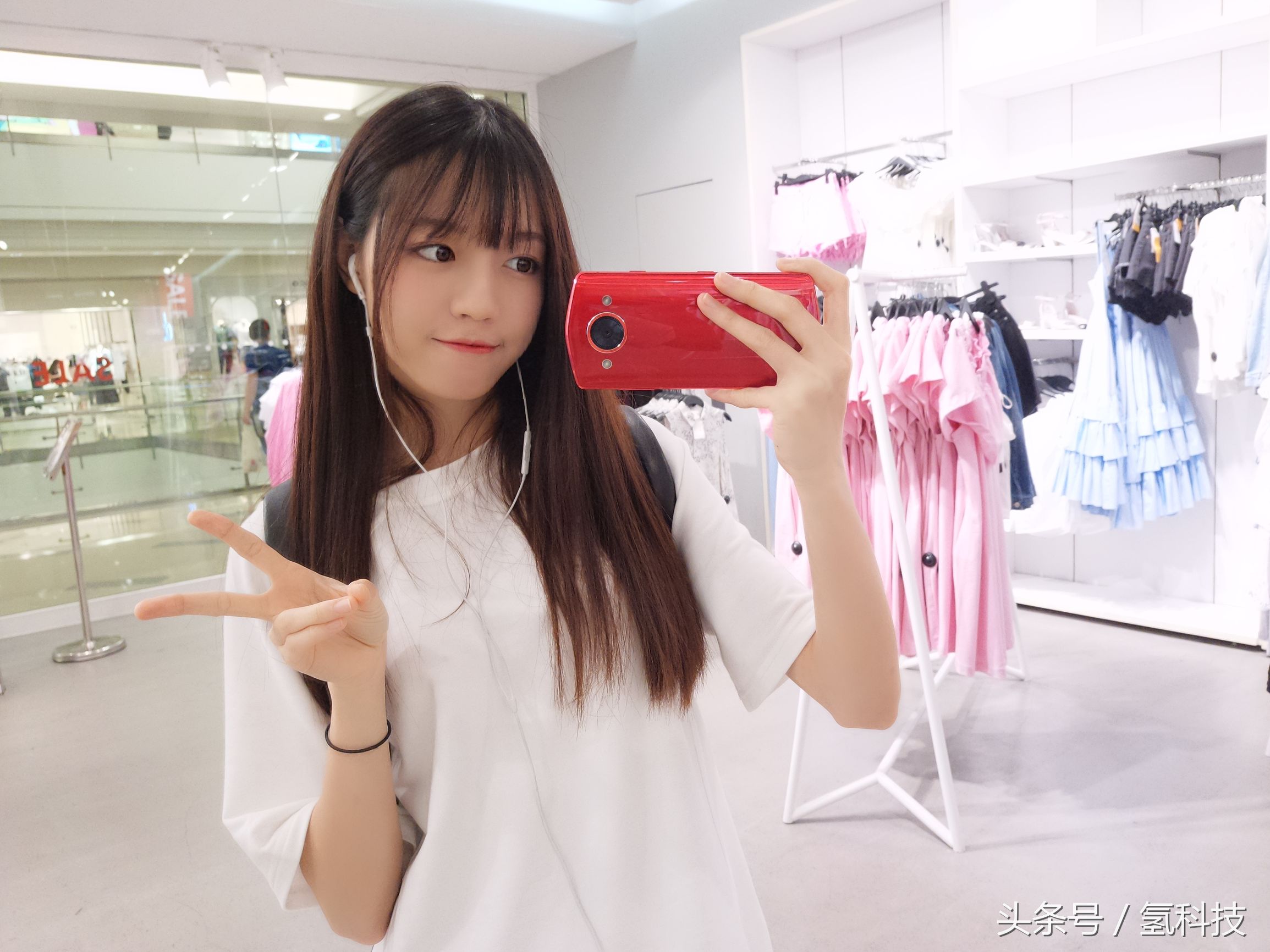 这款手机比小米6荣耀9更火，国外售价可买10部iPhone8！