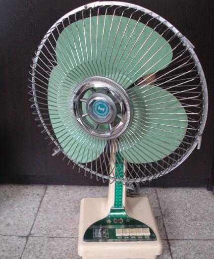老物件：这台电扇的年龄也许比你还大