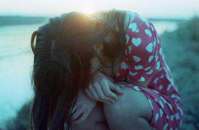 我爱上了一个比我大4岁的女孩,我爱上了一个比我大的女人知乎