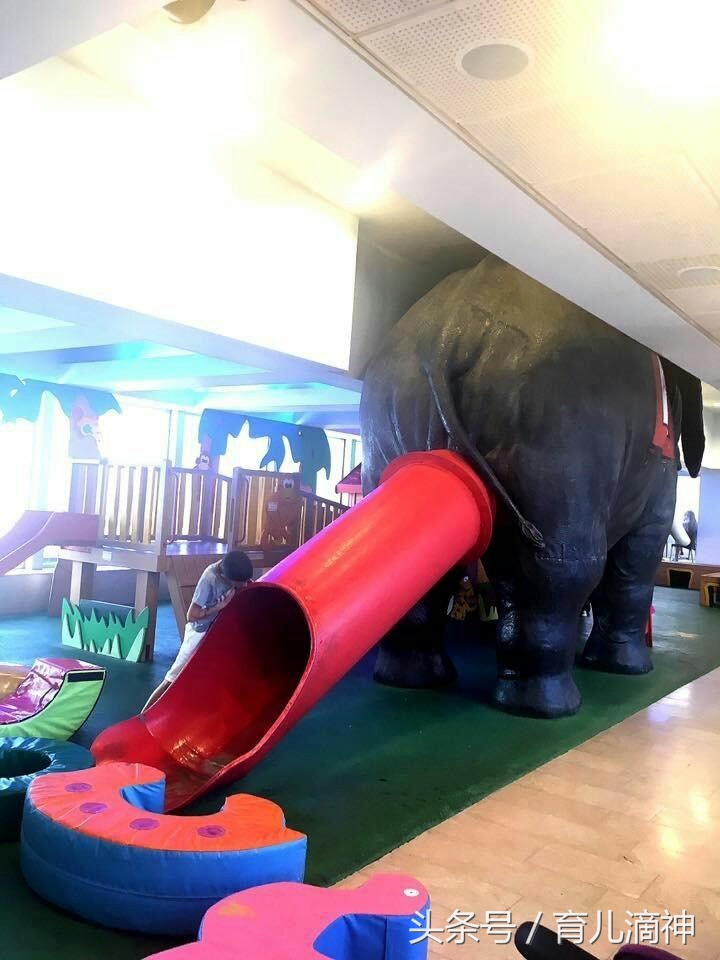 儿童游乐园超奇怪滑滑梯,儿童乐园旋转滑梯细节