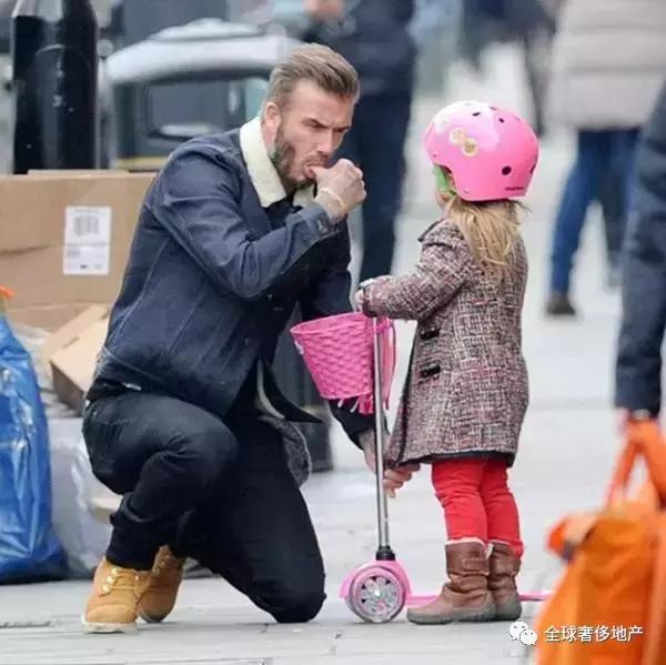 贝克汉姆：后盾情人还不够做最型潮爸女儿奴~｜美行加人20