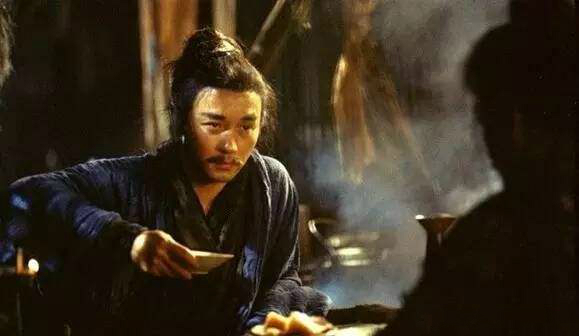 不雷不鸣｜我对喝酒喝死的，天生有种亲近感