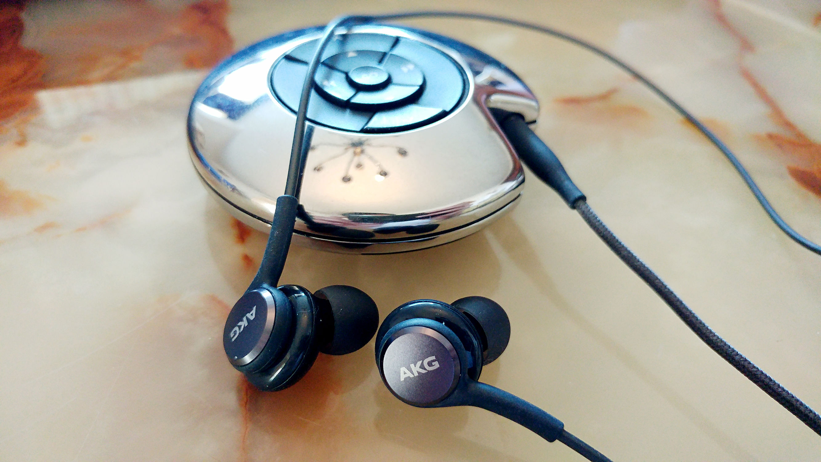 那记忆中如水晶般的清澈——三星S8原配AKG耳塞评测