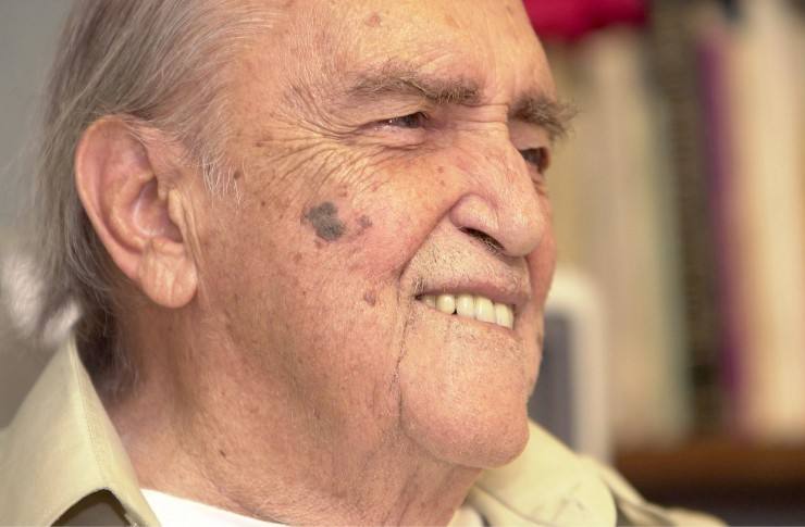 他在波尔图受崇拜、在巴萨受尊重，他成就了穆里尼奥、成全了小罗