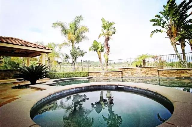 自带游泳池别墅在哪里,哪个温泉别墅有泳池